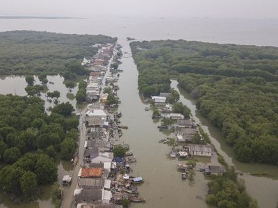 Banjir Rob Masih Genangi Muara Gembong Bekasi