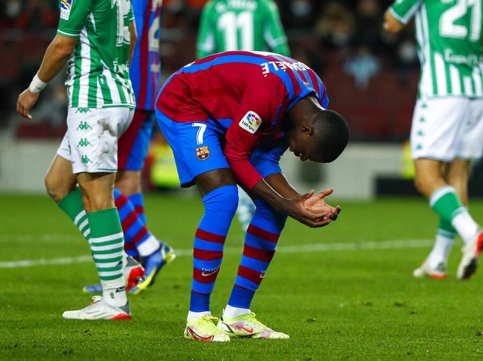 Barcelona's Ousmane Dembele gestures during the Spanish La Liga soccer match between Barcelona and Real Betis at the Camp Nou stadium, in Barcelona, Spain, Saturday, Dec. 4, 2021. (AP Photo/Joan Monfort)