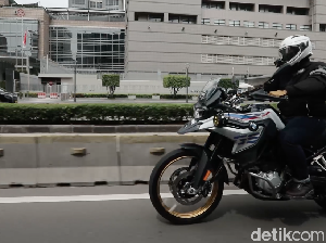 Mengaspal dengan Motor Patwal BMW F 850GS Mengaspal dengan Motor Patwal BMW F 850GS