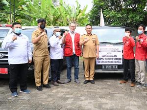 Bupati Kebumen Salurkan Bantuan untuk Korban Erupsi Semeru