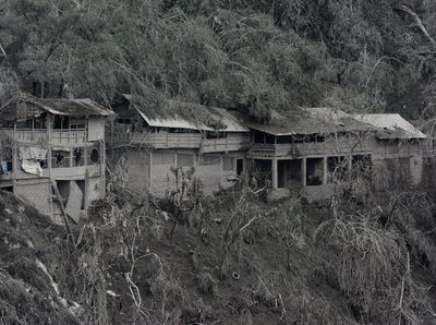 Dampak Guguran Awan Panas Bikin Lansekap Lumajang bak Foto Hitam Putih