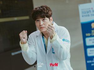 Kim Bum Jadi Dokter Kerasukan di Drakor Ghost Doctor, Ini Sinopsisnya Kim Bum Jadi Dokter Kerasukan di Drakor Ghost Doctor, Ini Sinopsisnya