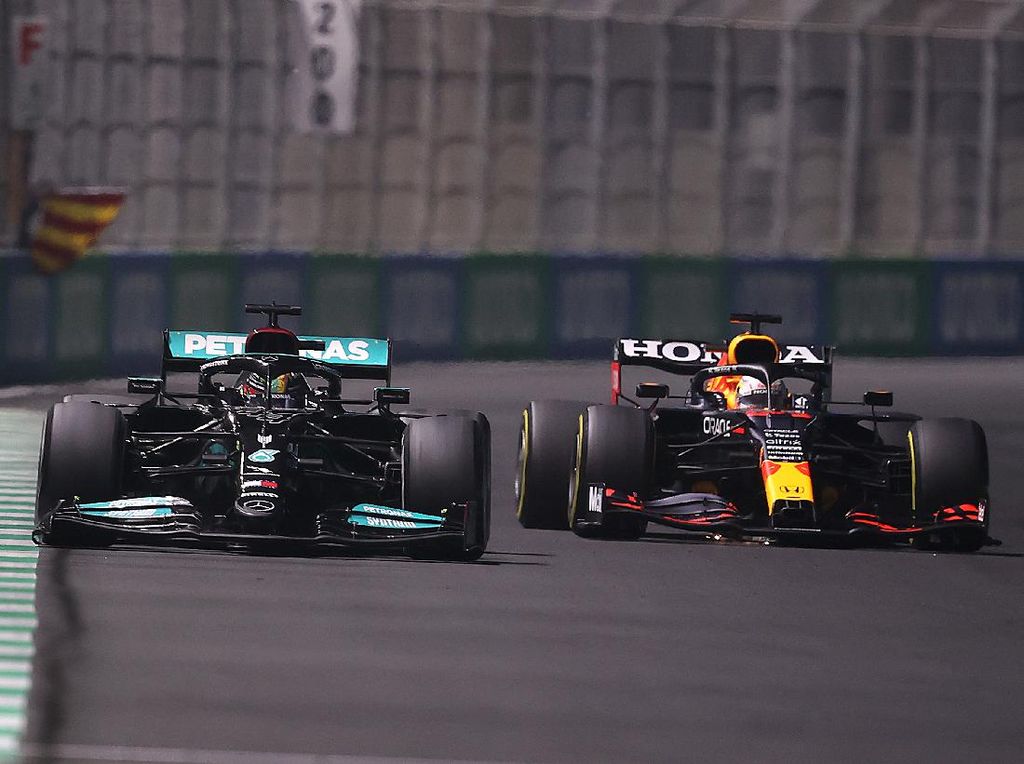 Hasil F1 GP Arab Saudi: Hamilton Menang Dramatis Atas Verstappen