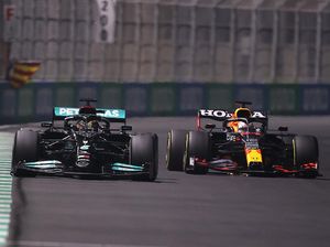 Hasil F1 GP Arab Saudi: Hamilton Menang Dramatis Atas Verstappen Hasil F1 GP Arab Saudi: Hamilton Menang Dramatis Atas Verstappen