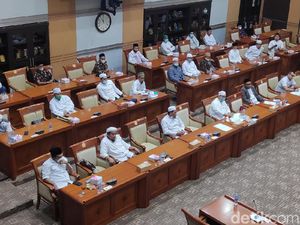Jawab Ahli Sunnah Waljamaah, Johan Budi Sebut DPR Tak Bisa Bebaskan HRS Jawab Ahli Sunnah Waljamaah, Johan Budi Sebut DPR Tak Bisa Bebaskan HRS
