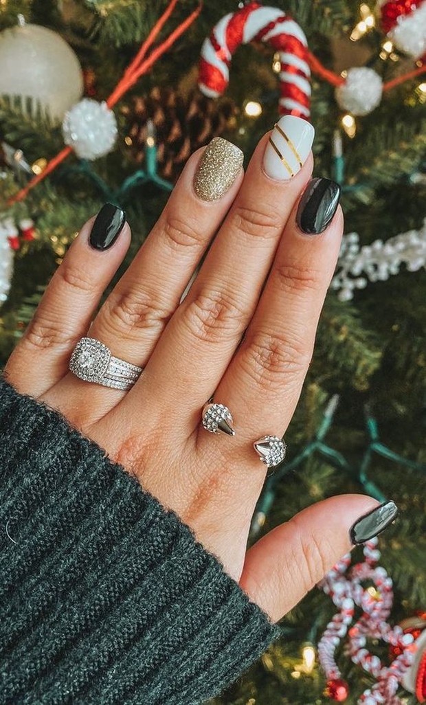 Christmas holiday nail art/