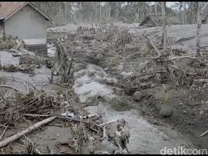 Selain Suara Gemuruh dari Semeru, Ada Imbauan Waspada Air Bawa Material Batu Turun