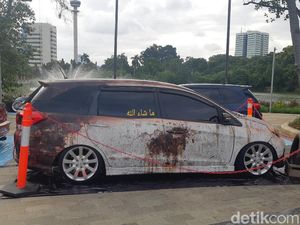 Aduh! Mobilio Karatan Ngerjain Tukang Cuci Mobil Aduh! Mobilio Karatan Ngerjain Tukang Cuci Mobil