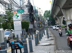 Ini Tiang di Trotoar Jaksel yang Viral Dikeluhkan Pengendara Mobil