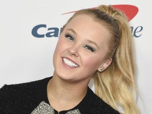 JoJo Siwa Putus dari Kekasih Wanitanya Setelah Keluarkan Uang Rp 475 Juta JoJo Siwa Putus dari Kekasih Wanitanya Setelah Keluarkan Uang Rp 475 Juta