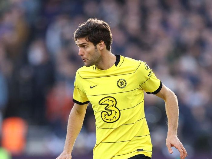 LONDON, ENGLAND - DECEMBER 04: Marcos Alonso of Chelsea during the Premier League match between West Ham United and Chelsea at London Stadium on December 04, 2021 in London, England. (Photo by Alex Pantling/Getty Images)