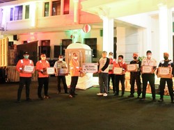 KAI Beri Bantuan Toilet Portable-Sembako untuk Korban Erupsi Semeru