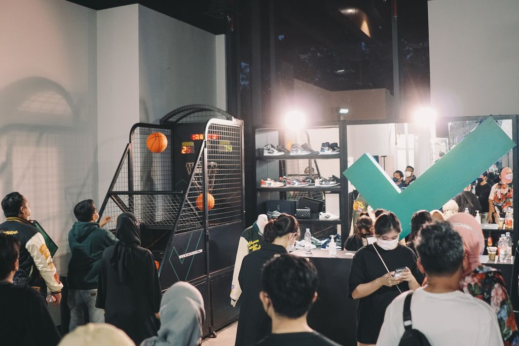 Kick Avenue di Plus Enam Dua