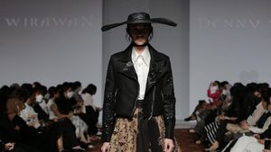 10 Koleksi Busana Niti Senja Denny Wirawan, Tampilkan Keindahan Batik Kudus