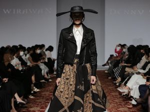 10 Koleksi Busana Niti Senja Denny Wirawan, Tampilkan Keindahan Batik Kudus 10 Koleksi Busana Niti Senja Denny Wirawan, Tampilkan Keindahan Batik Kudus