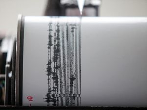 Gunung Ibu di Maluku Utara Erupsi, Lontarkan Abu Vulkanik Setinggi 2.000 Meter Gunung Ibu di Maluku Utara Erupsi, Lontarkan Abu Vulkanik Setinggi 2.000 Meter