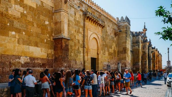 Kebanyakan Turis, Gereja yang Jadi Masjid Itu Rusak