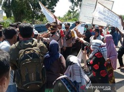 Warga Demo Hadang Ahok di Aceh, Lalu Minta Tolong Audit Pertamina