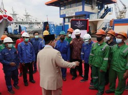 Hormat Prabowo ke Pekerja Galangan yang Buat Kapal Cepat Rudal Indonesia