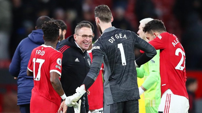 MANCHESTER, ENGLAND - DECEMBER 05: David De Gea of Manchester United in discusion with Ralf Rangnick, Manager of Manchester United after the Premier League match between Manchester United and Crystal Palace at Old Trafford on December 05, 2021 in Manchester, England. (Photo by Jan Kruger/Getty Images)