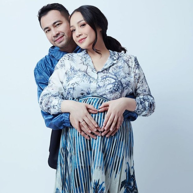 Nagita Slavina dan Raffi Ahmad sedang maternity shoot