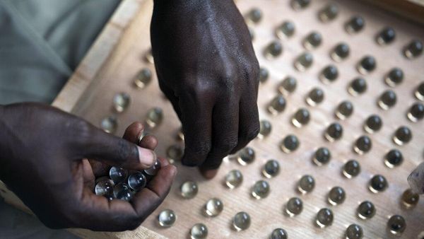 Unik! Negara Gambia Pakai Kelereng untuk Pemilihan Presiden