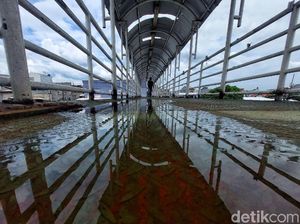 Parah, JPO Letjen Suprapto Dibiarkan Rusak