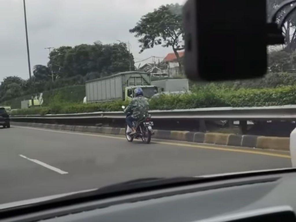 Polisi: Pemotor Berjaket Loreng Masuk Tol di Bekasi Pakai Pelat Bodong