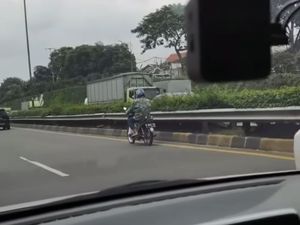 Polisi: Pemotor Berjaket Loreng Masuk Tol di Bekasi Pakai Pelat Bodong Polisi: Pemotor Berjaket Loreng Masuk Tol di Bekasi Pakai Pelat Bodong