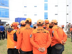 DKI Kirim 8 Truk Logistik-60 Personel Bantu Penanganan Korban Erupsi Semeru