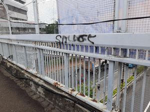 detikcom Do Your Magic: Sudah 2 Pekan, Perapian JPO MT Haryono Belum Rampung