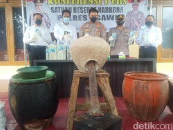 Polisi Gerebek Rumah Produsen Arak di Ngawi, Dua Orang Diamankan
