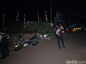 Mencekam! Motor-Mobil Dirusak Usai Bentrok Gegara Sepak Bola di Sukabumi Mencekam! Motor-Mobil Dirusak Usai Bentrok Gegara Sepak Bola di Sukabumi