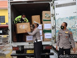 Bantuan dari Bojonegoro Ini Diserahkan Langsung ke Pengungsi Semeru