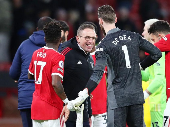 MANCHESTER, ENGLAND - DECEMBER 05: David De Gea of Manchester United in discusion with Ralf Rangnick, Manager of Manchester United after the Premier League match between Manchester United and Crystal Palace at Old Trafford on December 05, 2021 in Manchester, England. (Photo by Jan Kruger/Getty Images)