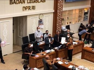 Pemerintah Harap Revisi UU Cipta Kerja Dibahas Awal Sidang DPR 2022 Pemerintah Harap Revisi UU Cipta Kerja Dibahas Awal Sidang DPR 2022