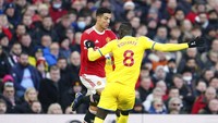 Lawan Palace, Ronaldo dipasang sebagai ujung tombak dalam skema 4-2-3-1 yang secara dinamis berubah jadi 4-2-2-2 saat kehilangan bola. Dalam segala situasi, Ronaldo dituntut terus menekan lawan. (Foto: AP/Jon Super)