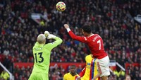 Dan tentu saja Ronaldo juga memberikan ancaman udara seperti dalam situasi ini. (Foto: AP/Jon Super)