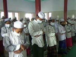 Ratusan Santri di Probolinggo Salat Gaib Korban Erupsi Gunung Semeru