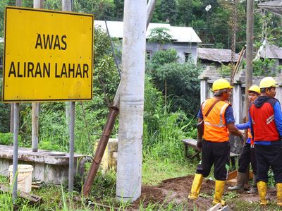 Terdampak Erupsi Semeru, Jaringan Listrik Mulai Dipulihkan