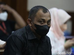 Miliaran Duit dari Azis Syamsuddin Dipakai untuk Saweran