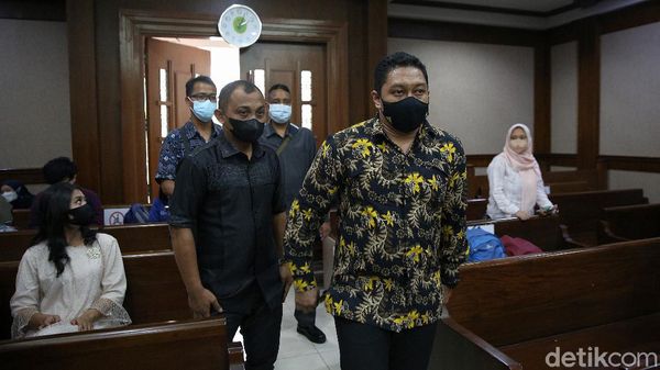 Potret AKP Robin Dituntut 12 Tahun Bui