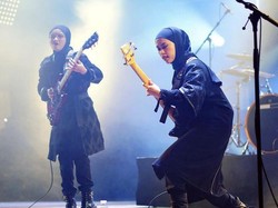 Aksi Voice Of Baceprot di Prancis dan Hijab yang Curi Perhatian