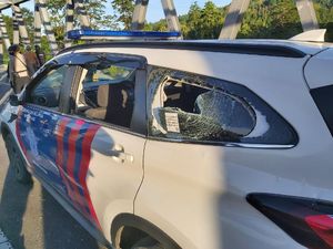 7 Polisi Luka-4 Mobil Dirusak Saat Penangkapan Pembakar Kantor Desa di Maluku