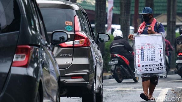 Akhir Tahun, Penjual Kalender 2022 Mulai Marak di Jakarta