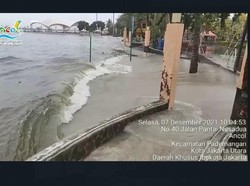 Pantai Ancol Dilanda Rob, Tanda Jakarta Mulai Tenggelam?