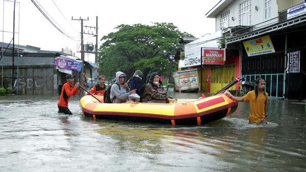 Kabupaten Gowa Terendam Banjir, Warga Ramai-ramai Mengungsi