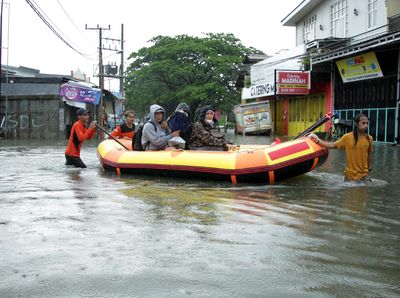 Kabupaten Gowa Terendam Banjir, Warga Ramai-ramai Mengungsi