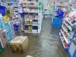 Tanggul Sungai Sumberwaru Mojokerto Jebol, Air Rendam Permukiman-Minimarket