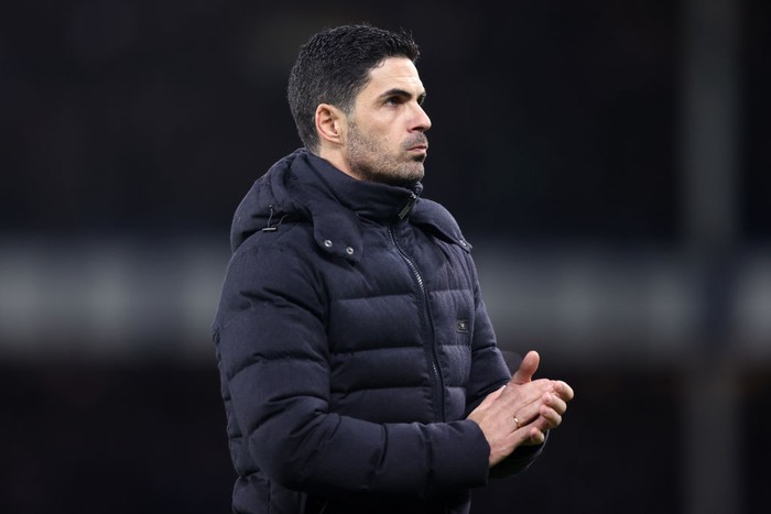 LIVERPOOL, ENGLAND - DECEMBER 06: Mikel Arteta, Manager of Arsenal applauds the fans following defeat in the Premier League match between Everton and Arsenal at Goodison Park on December 06, 2021 in Liverpool, England. (Photo by Naomi Baker/Getty Images)